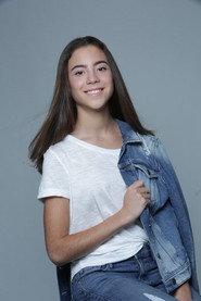 Isabella Clemesha as Mujer in First Last Day 2024
