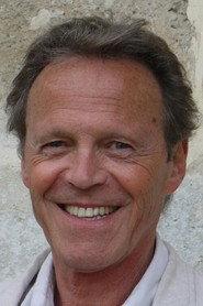 Alain Fourès as Flower supermarket employee in À la poursuite de l'amour 2009