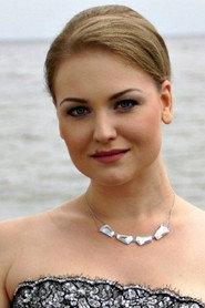 Kai Rüütel as Smee's wife in Der Schmied von Gent 2020