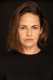 Lucía Moreno as Marta in Los Refugiados 2023
