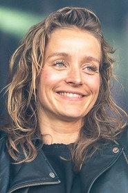 Anne Hjort as Kor in TV-2: Live fra Smukfest 2022