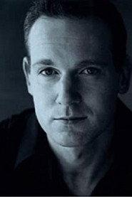 Mike Kirkland as Dave Willis in Revenge 2013