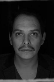 Julio César Álvarez as Angel in La suegra de todos 2016