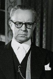 Olav Riégo as Headmaster in Marianne 1953
