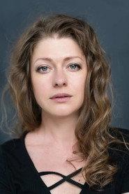Antonina Komissarova as Эля in Summer Holidays 2013