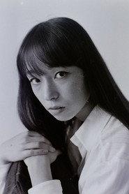 Léna Dalem Ikeda as Waitress in IGOR MANGER NOISETTES 2025
