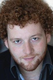 Alexandre Orofino as Fredo in Les Capone se marient 2023