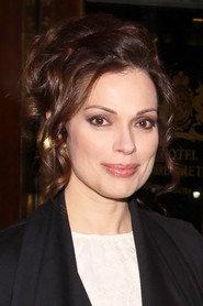 Dafni Labroyanni as Βίκυ in The Other Half 2011
