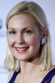 Kelly Rutherford as Kim in I Love Trouble 1994