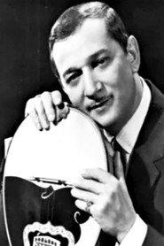 Manolis Hiotis as Singer in The Wise Guy 1962