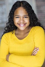 Ainara Marin-Alleyne as Dani McNevin in Six Degrees of Santa 2022