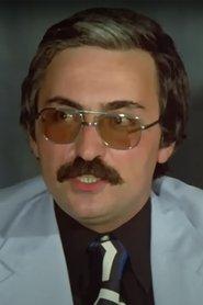 İhsan Bilsev as Kiracı in Curcuna 1975