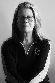 Lotta Forsberg as Veterinär in Rickard & Dio 2025