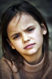 June Benard as Zoé (5 ans) in Ride Above 2022