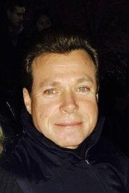 Scott Dillin as Officer Stratton in Ace the Case: Manhattan Mystery 2016