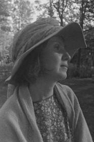 Olga Kirillova as Marina Tsvetayeva in Dreams of the Past 2022