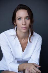 Jess Weaver as Julie in Ravenwood 2024