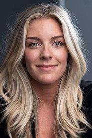 Whitney Kimball Long as Roxanne Cooper in Smothered by Mothers 2019