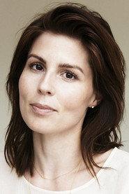 Cecilie Stenspil as Eva in Long Story Short 2015
