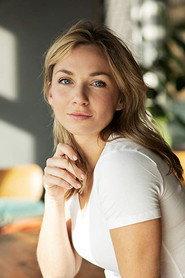 Jil Funke as Sara in Seven Days Sunday 2007