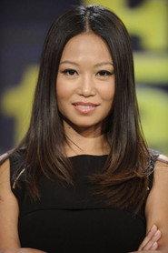 Usun Yoon as Lina in Growing Up 2018