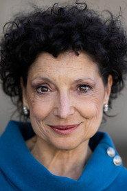 Allina Cerni as Angela in Grand Hotel 2023