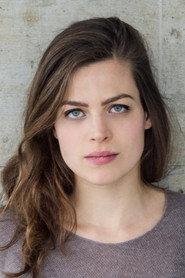Giulia Goldammer as Lisa Lehnert in Und wer nimmt den Hund? 2019