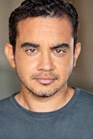 Alex Cacho as Rafa in Enviar Y Recibir 2021