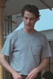 Olivier Poujol as le garçon de café in Rendezvous in Paris 1995