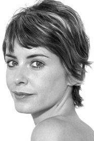 Cristina Pascual as Dueña hostal in El mundo alrededor 2006