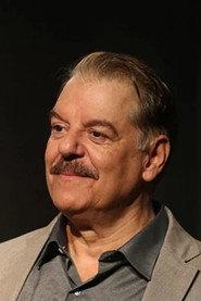 Charis Sozos as Apostolos in Backdoor 2000