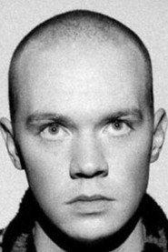 Tuur Verelst as Arthur in Coward 2026