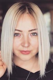 Gümeç Alpay Aslan as Aynur in Bygones Be Bygones 2017