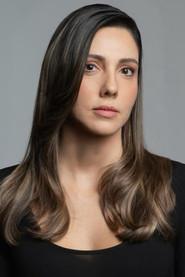 İmer Özgün as Zeynep in Kendin Ol 2015