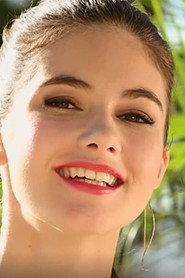 Mathilde Moigno as La grande brune in La Traque 2021