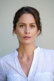 Anna Puck as Ella Morgan in Rosamunde Pilcher: Von Tee und Liebe 2020
