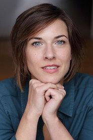 Anne Schmitz as Valerie in Wandering Hearts 2017
