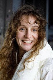 Julia Windischbauer as Samuela Maibaum in Places in the Sun 2024