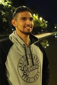 Matheus Gomes as Narrador in Tempo 2020