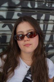 Isabella Coletto as Mulher no Bar in PiraTV 2024