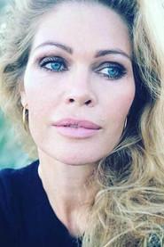 Laura von Lindholm as Louise in Under overfladen 1999