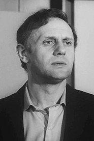 Arkadiy Peselev as Inspecteur Torrence in Maigret and the Man on the Bench 1973