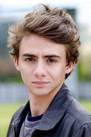Valentin Du Peuty as Roméo Juhel in Soda : Un trop long week-end 2014