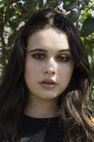 Bea Miller as Hanna in Hens and Chicks 2010