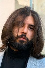 João Alves as Gonçalo "Gonzalez" Janeiro in Dr. Vilar 
