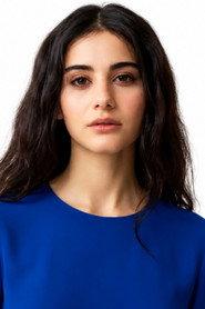 Helin Kandemir as Havva in A Tale of Three Sisters 2019