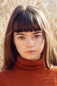 Ella Lee as Amy in Sprachlos in Irland 2021