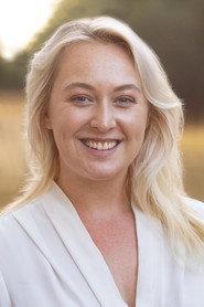 Sarah Baber as Older Sister in The Legend of Yi 2016