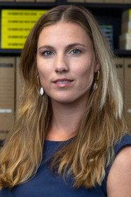 Kelly de Vries as Self in Staand Verder Leven: Na De Moord Op Peter R. de Vries 2021