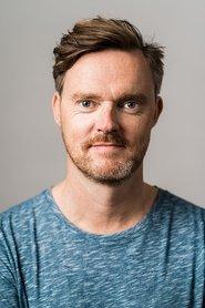 Rutger de Bekker as Himself in Daar Vliegende Panters 2001